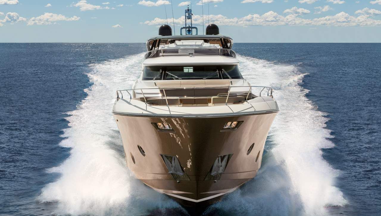 Außenbereich der Monte Carlo Yachts MCY 96