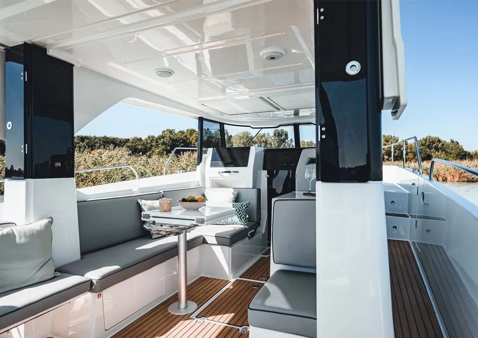 Delphia 10 LoungeTop Interior