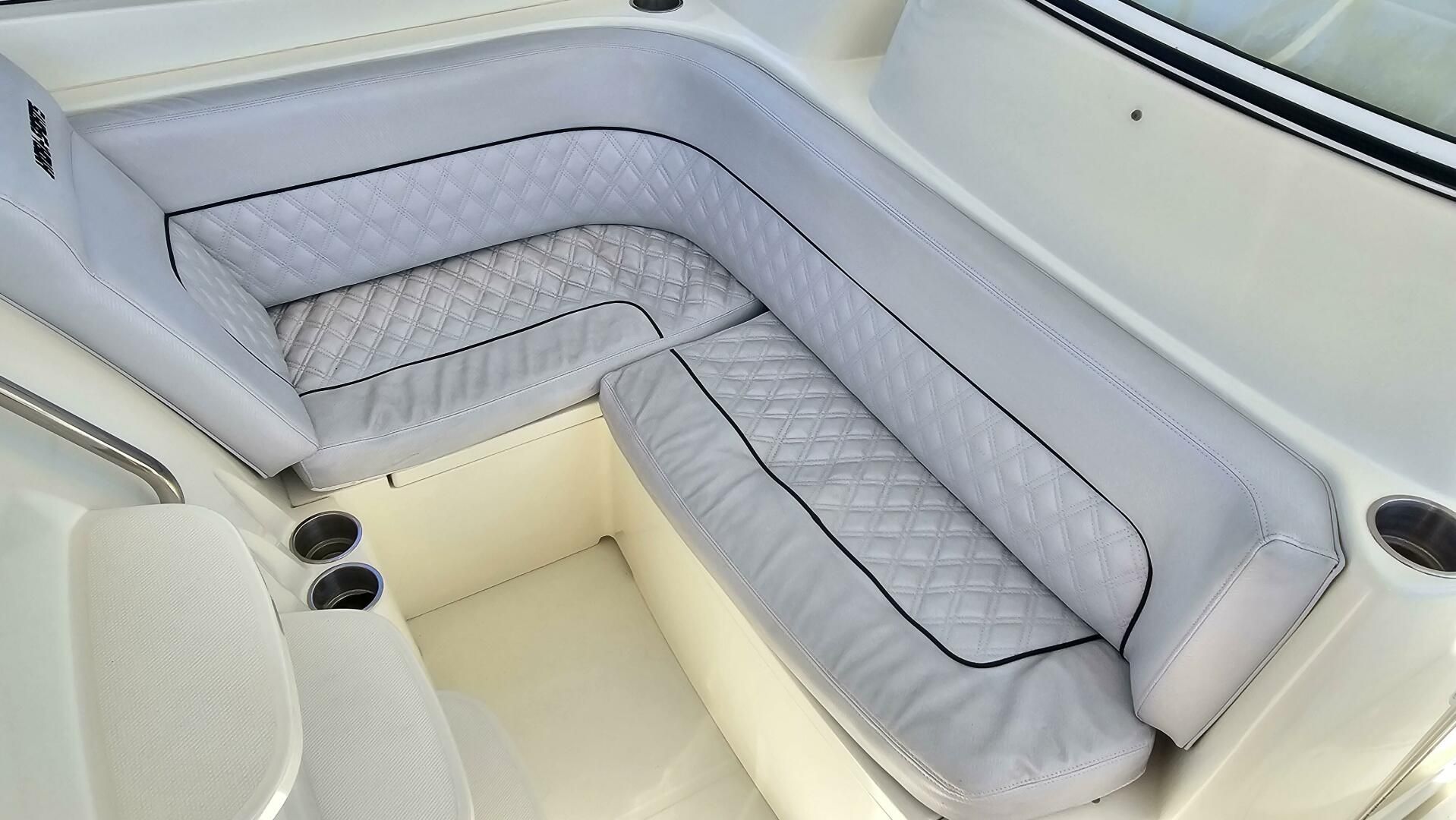 Hydra-Sports 3500 VX Repowered Interior