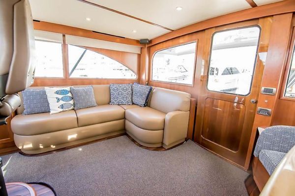 Intérieur du Jersey Cape Yachts Devil 45 Flybridge