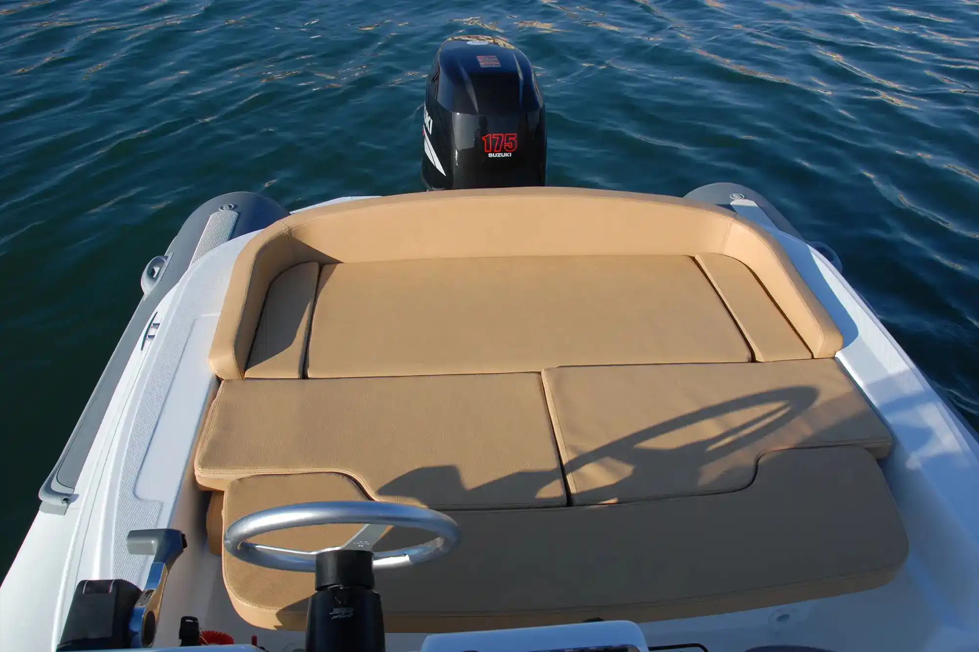 MV Marine MV 650 Interior