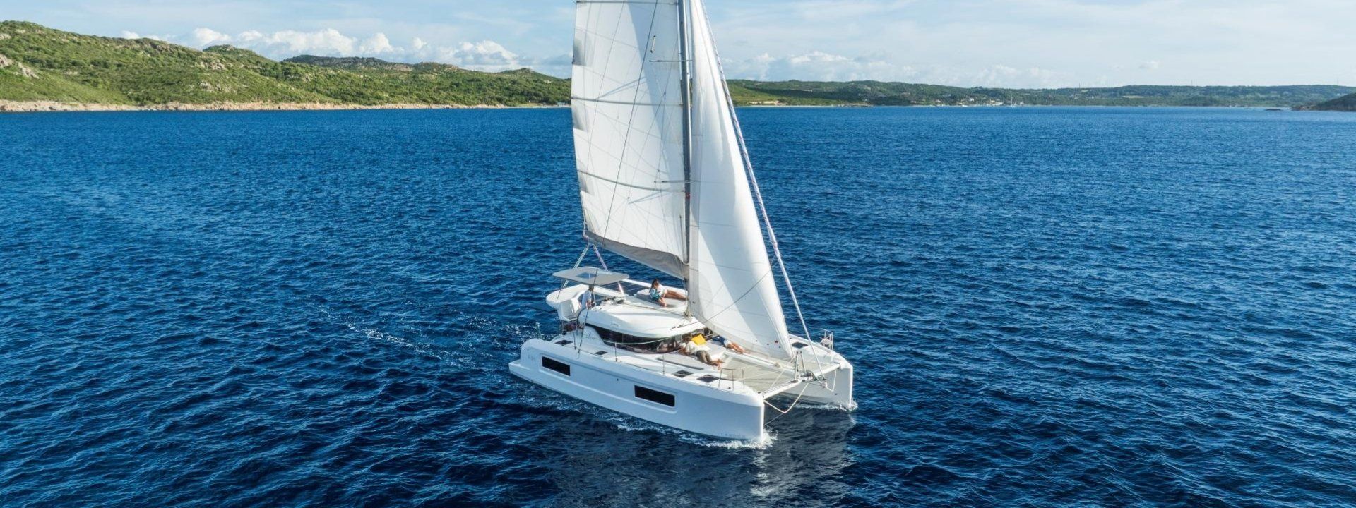 Lagoon 38 Exterior