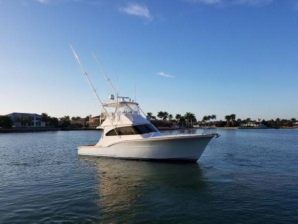 Extérieur du Jersey Cape Yachts Devil 45 Flybridge