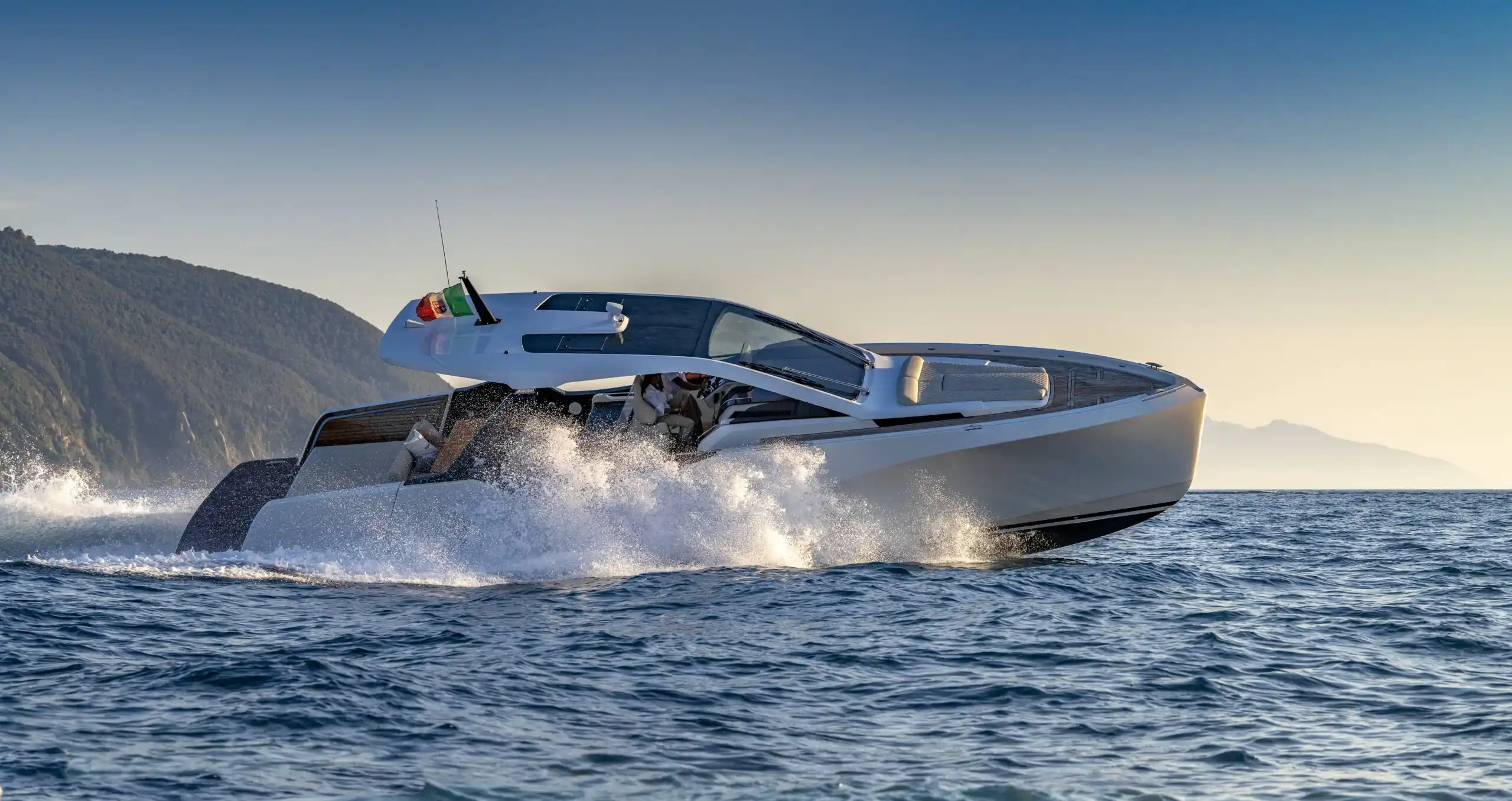 Italia Yachts 43 Veloce photo