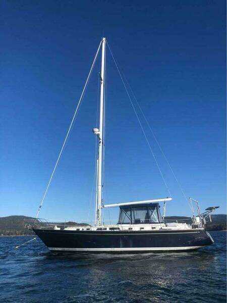 Endeavour 42 CC Exterior