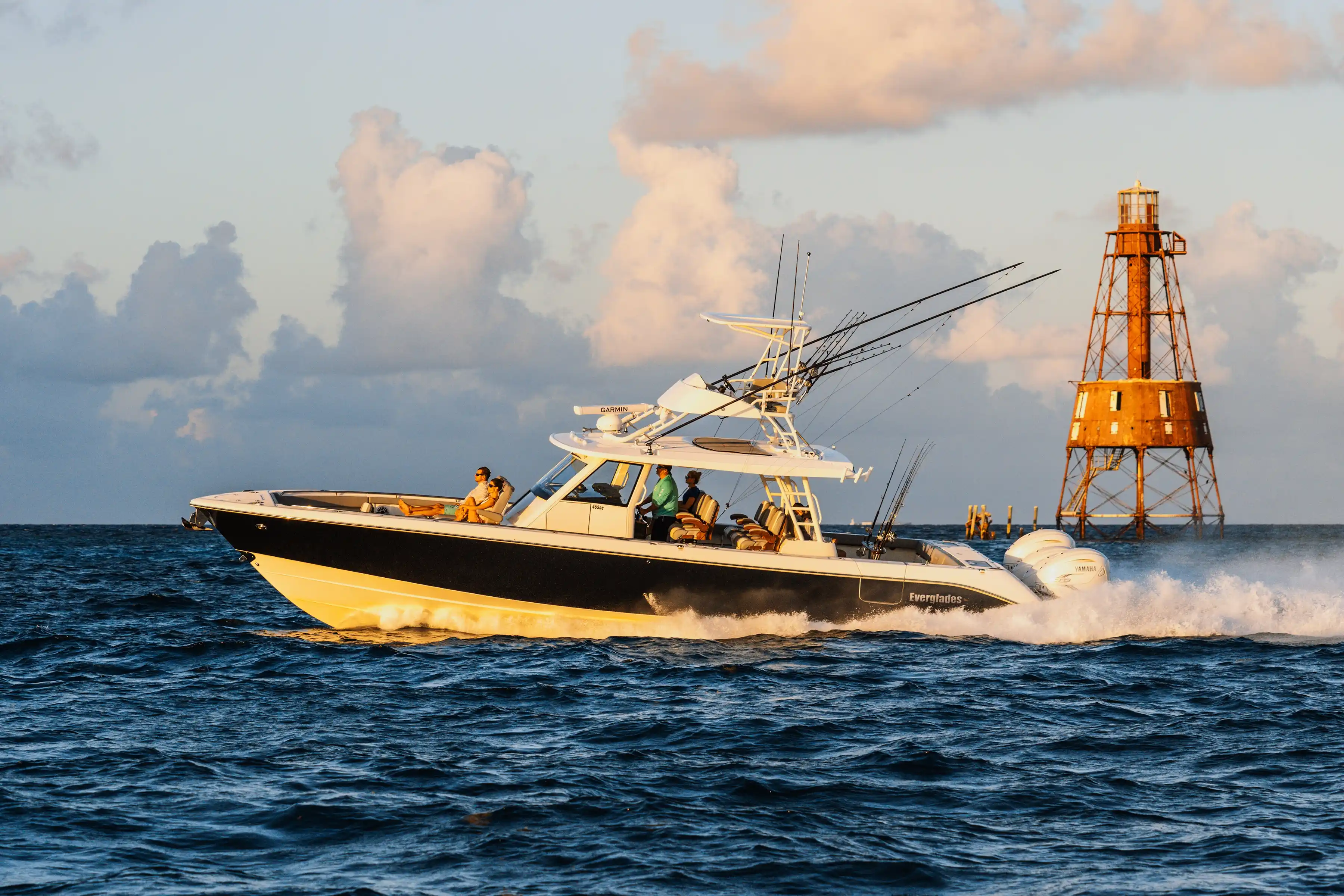 Everglades Boats 455CC photo