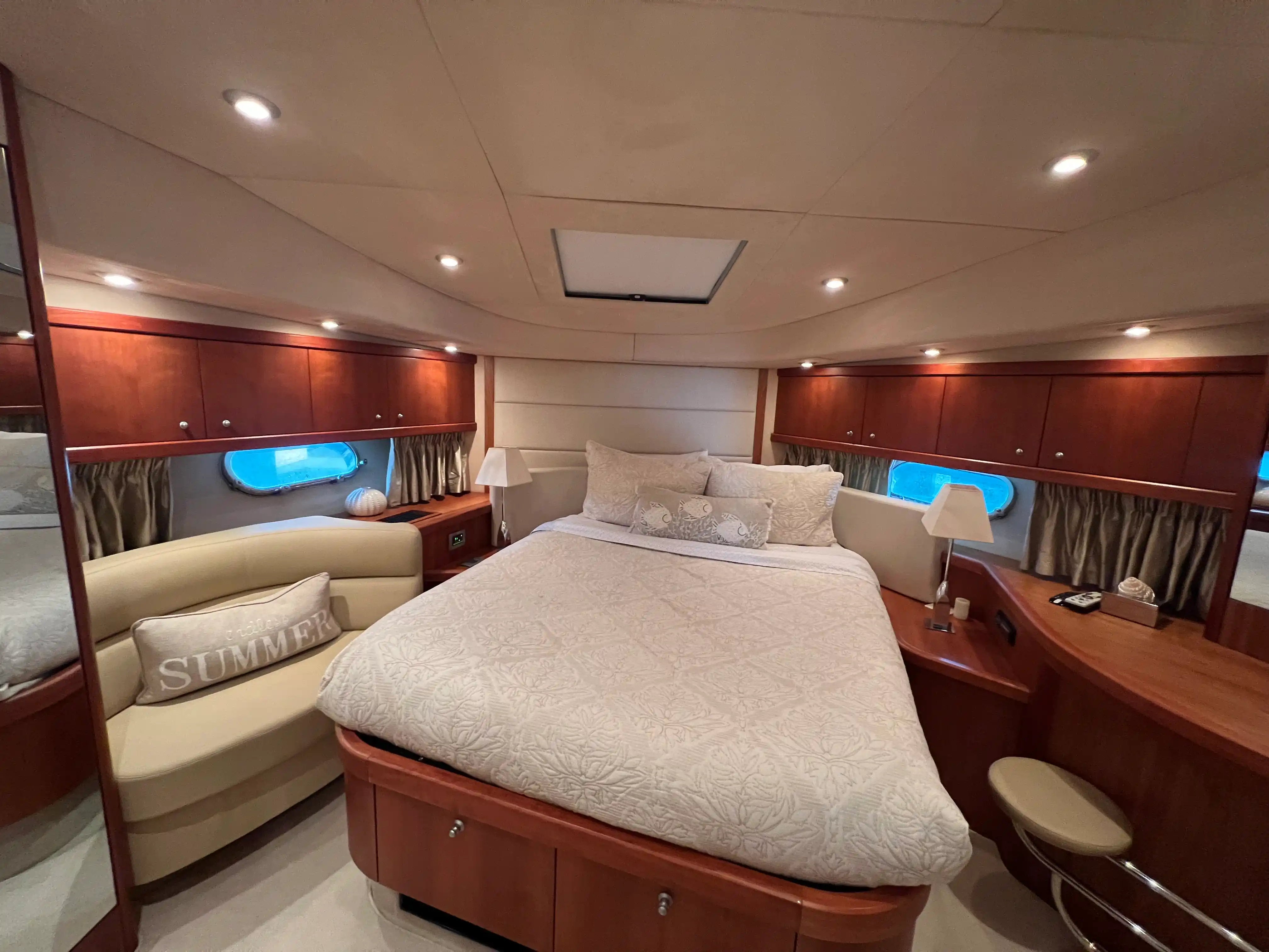 slider-VIP Cabin 1.jpeg