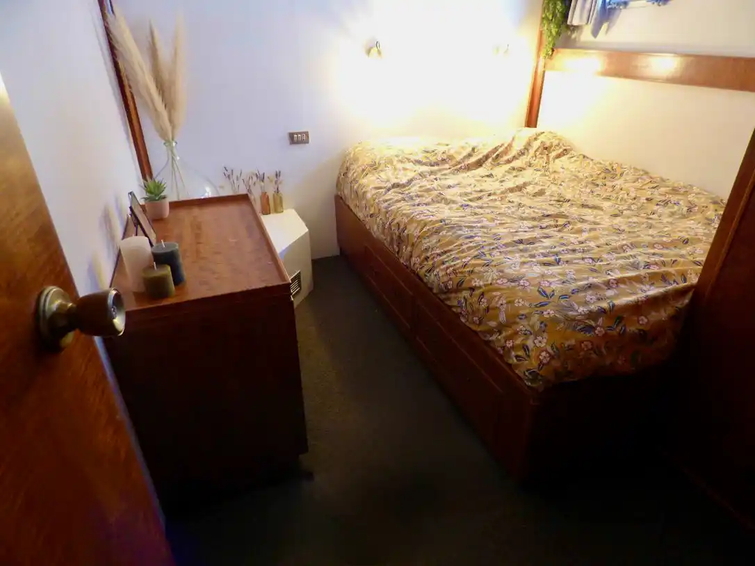 4 CABINS