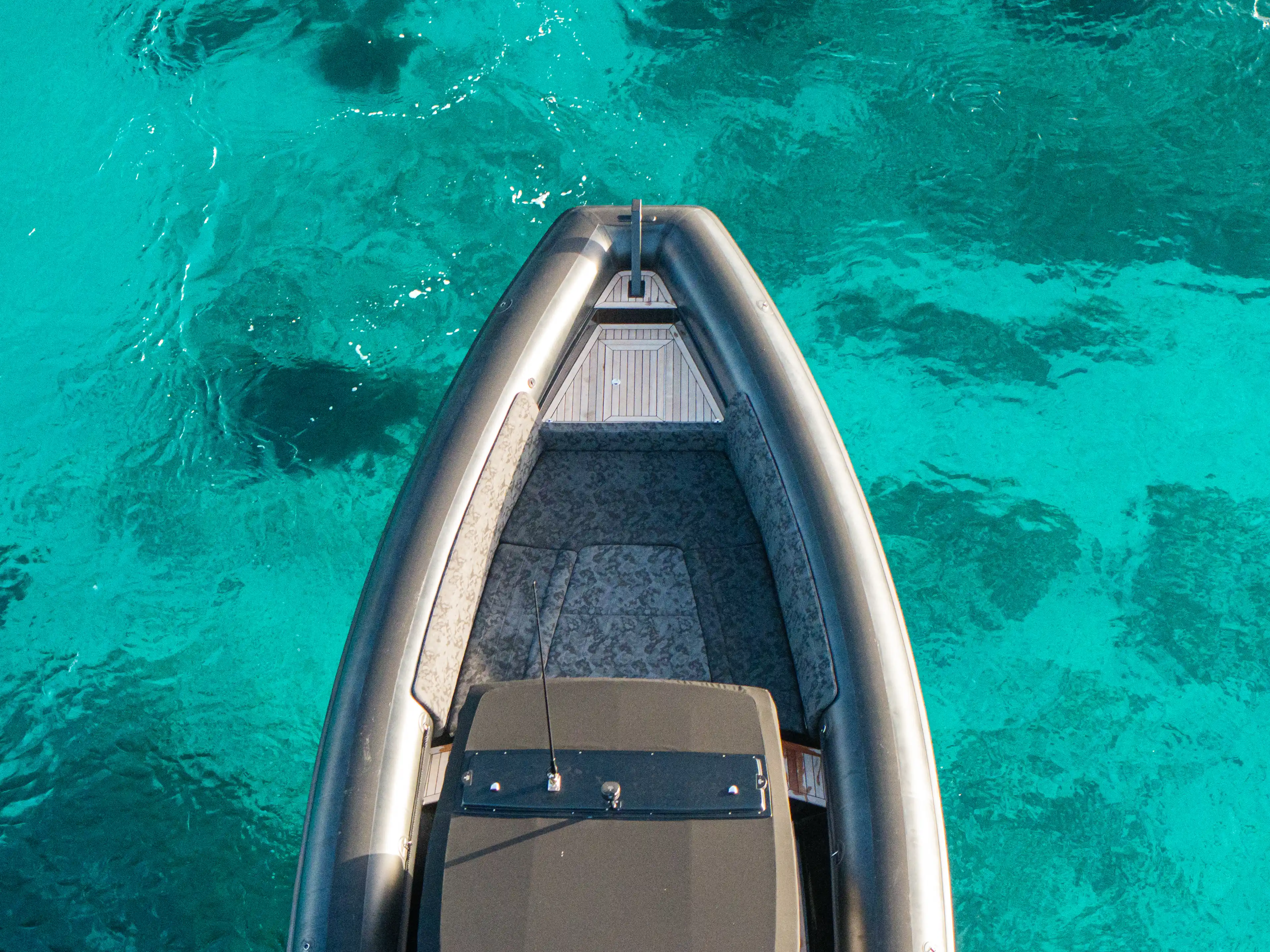 Novamarine RH 1000 -Outboard Interior