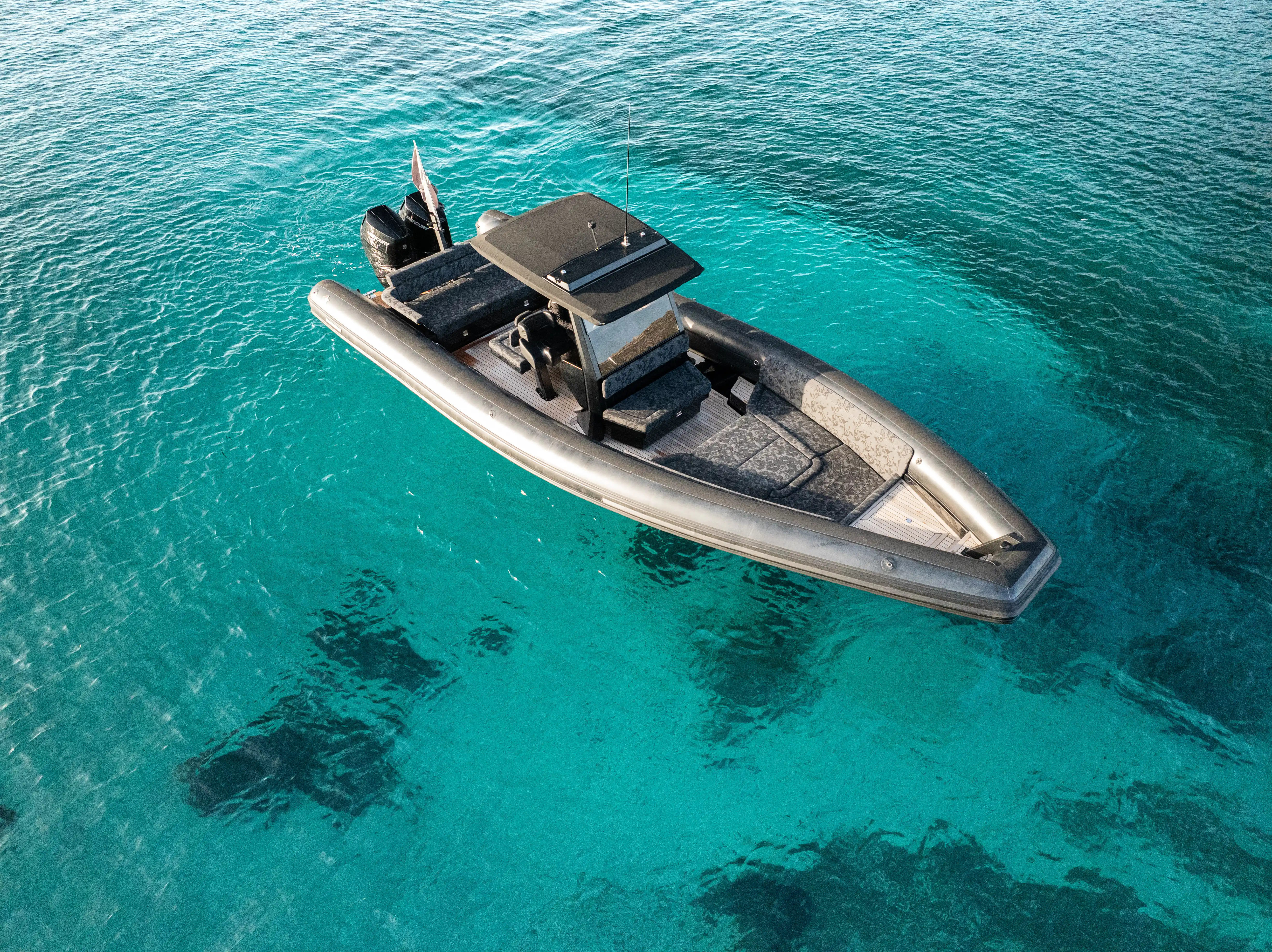 Novamarine RH 1000 -Outboard Interior