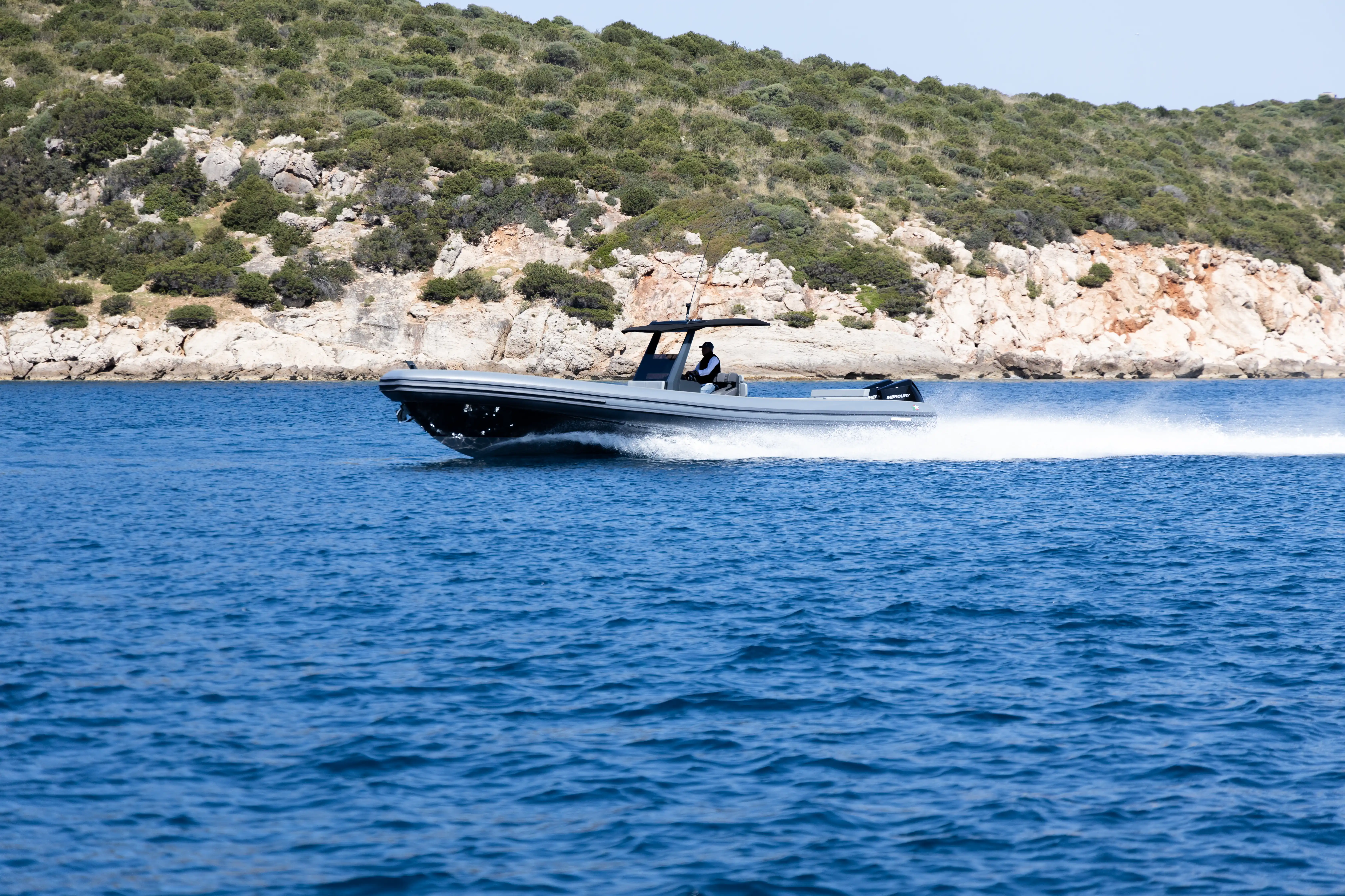 Novamarine RH 1000 -Outboard Exterior