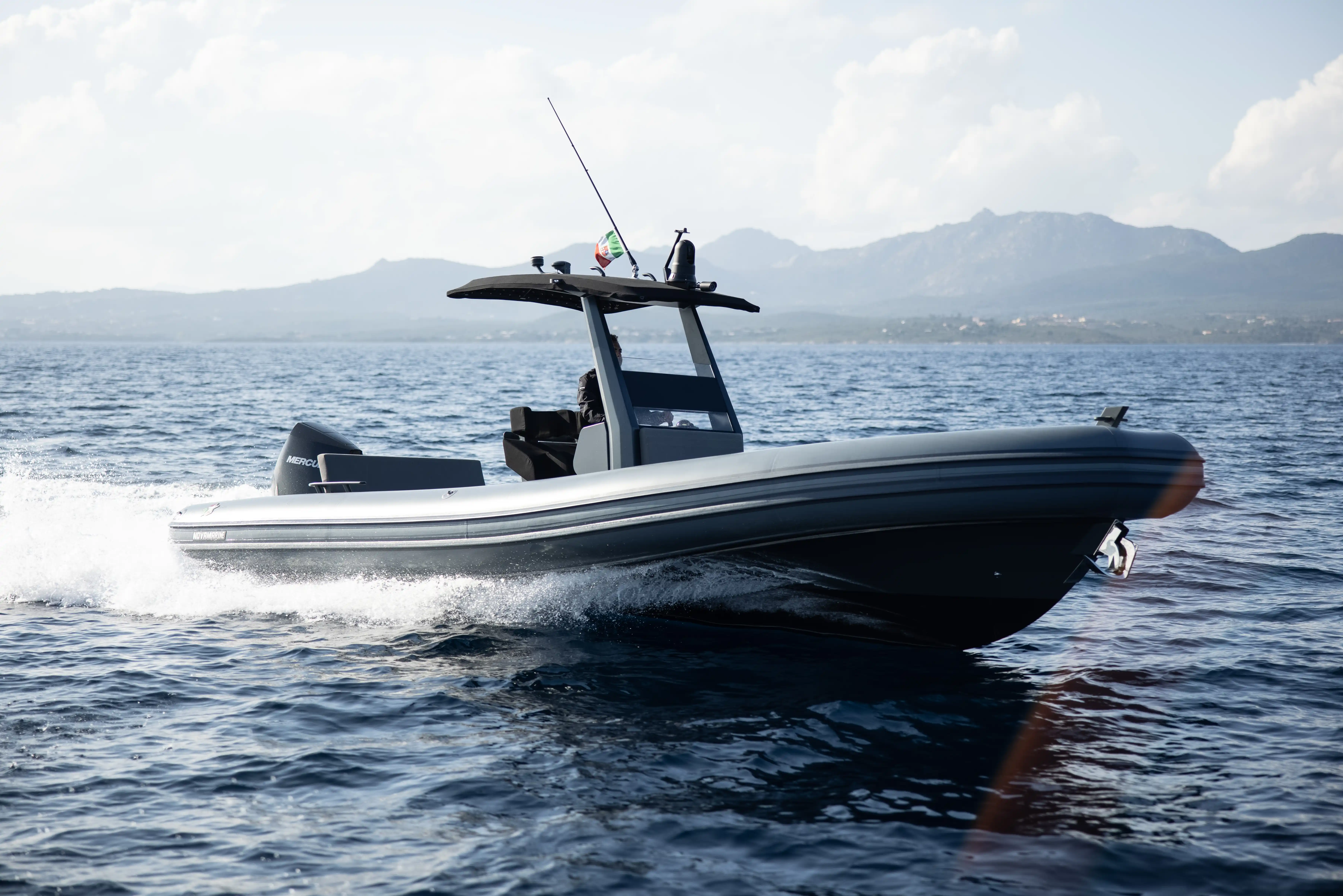 Novamarine RH 800 Exterior
