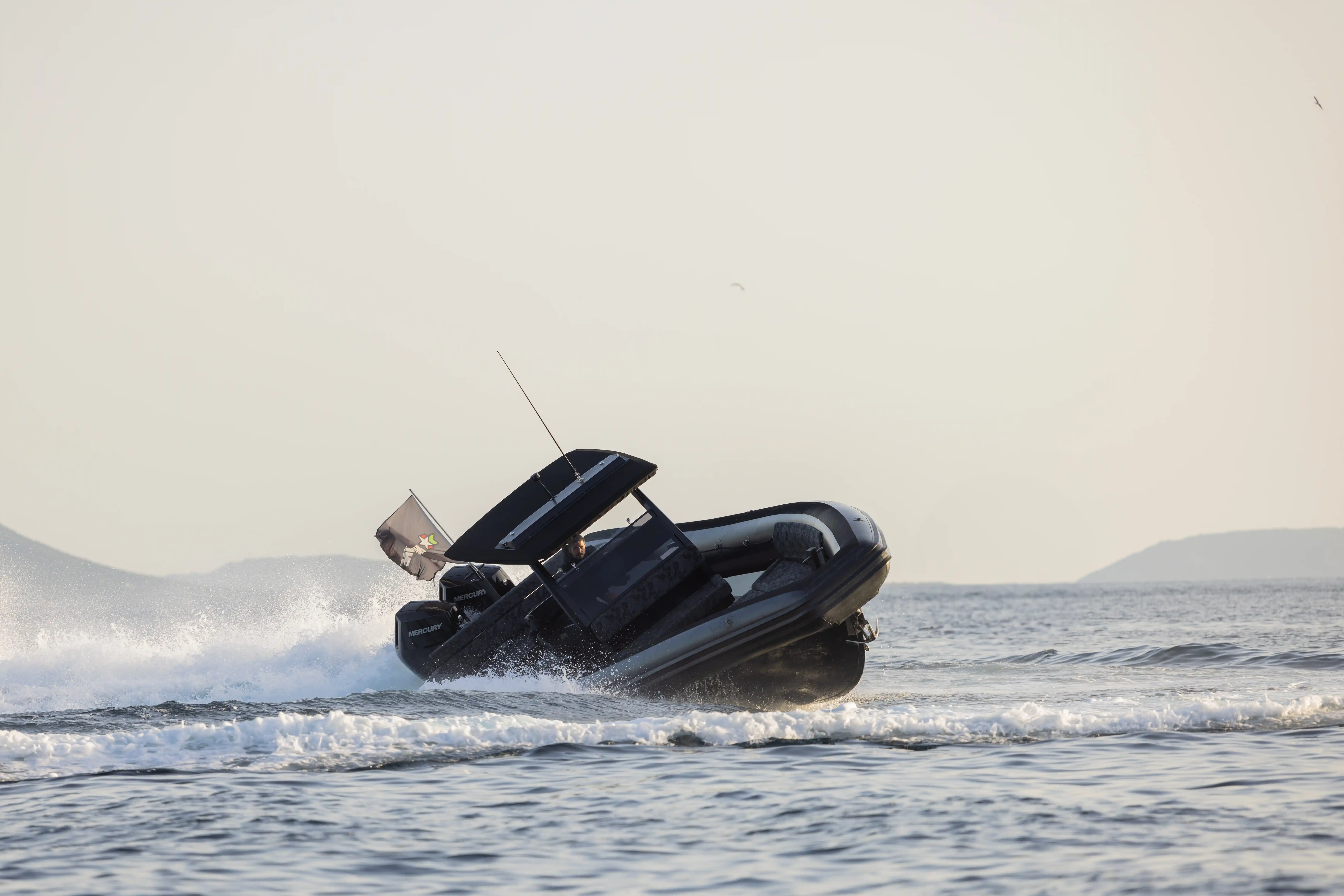Novamarine RH 1000 -Outboard Exterior