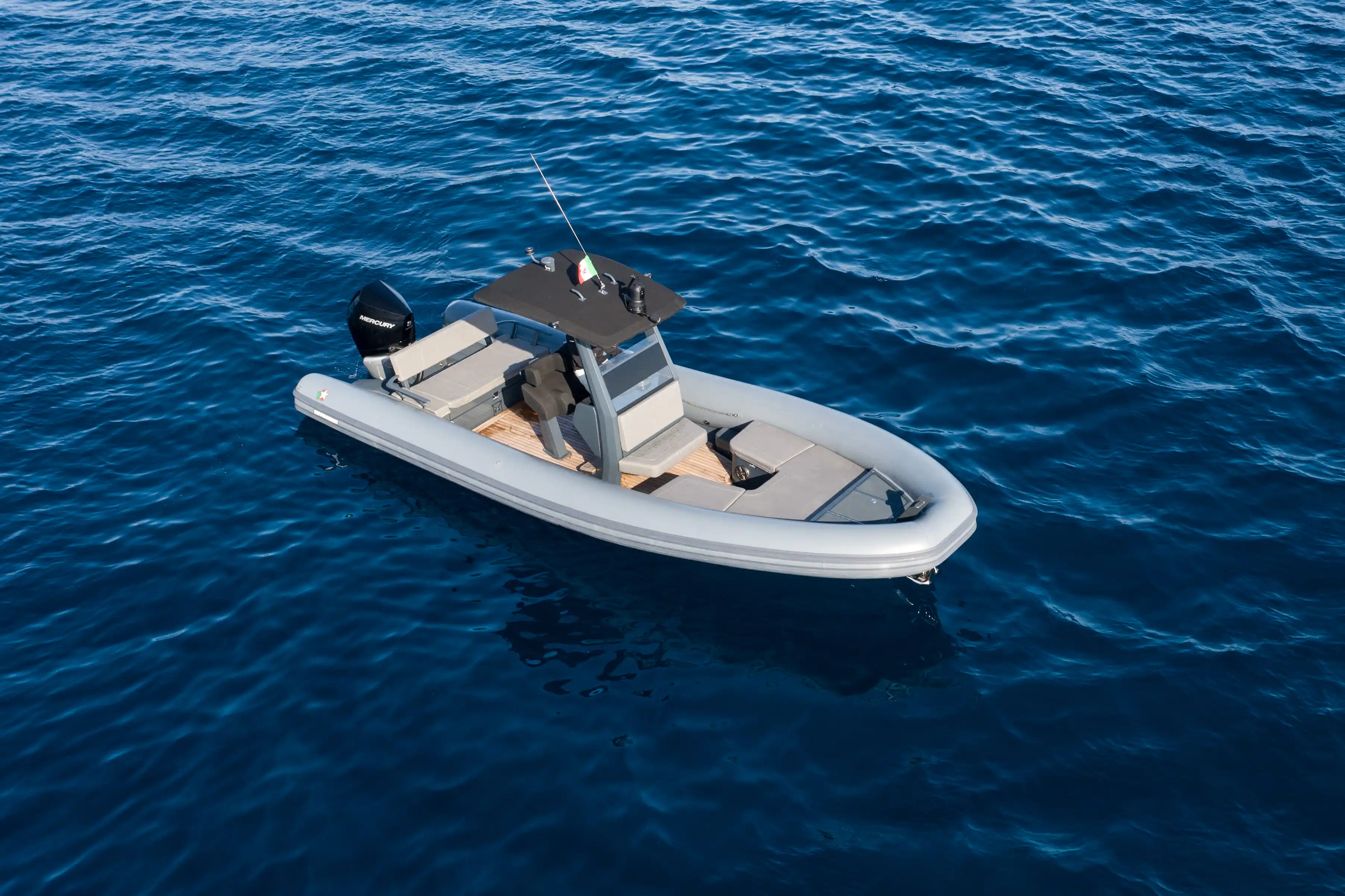 Novamarine RH 800 Interior