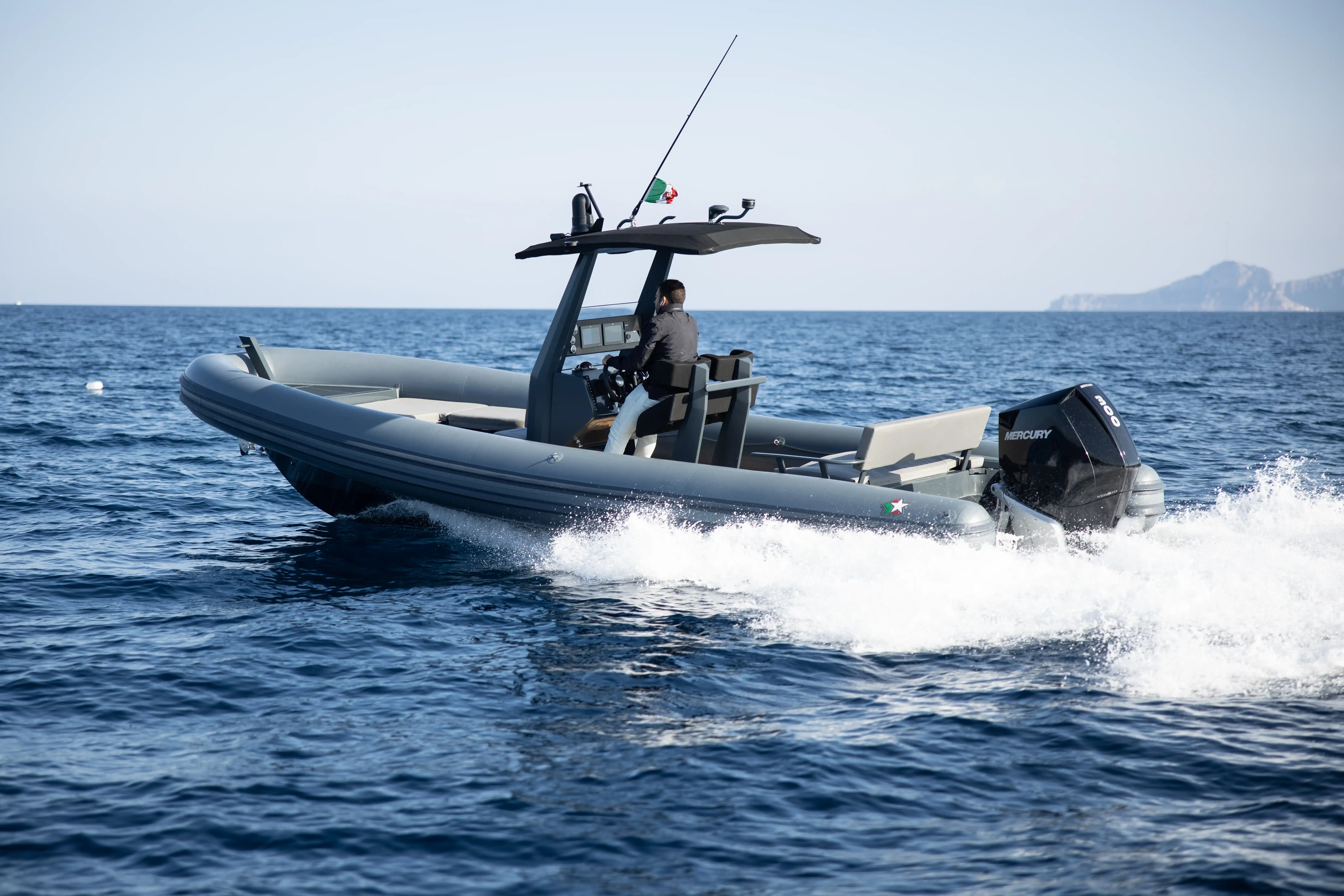 Novamarine RH 800 Exterior