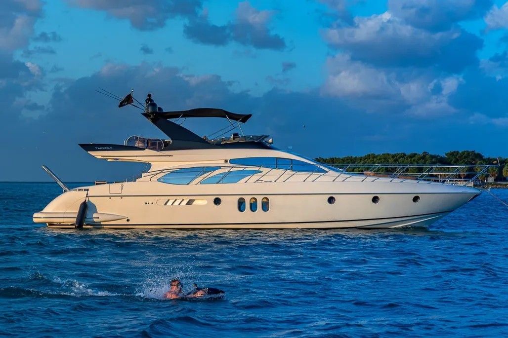 2007 Azimut 62 for sale in Miami Beach – exterior view