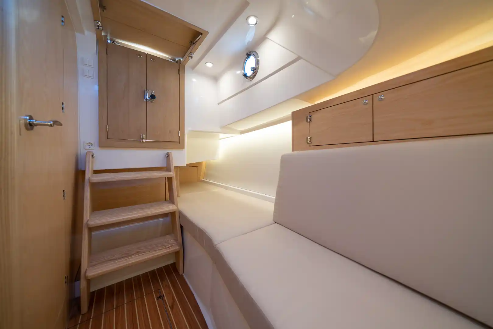 Interior del Girbau 28 Cabin