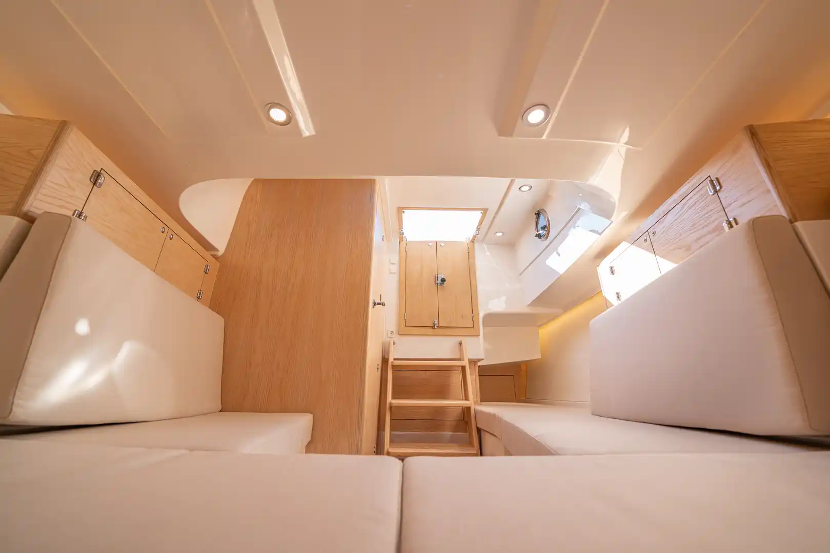 Interior del Girbau 28 Cabin