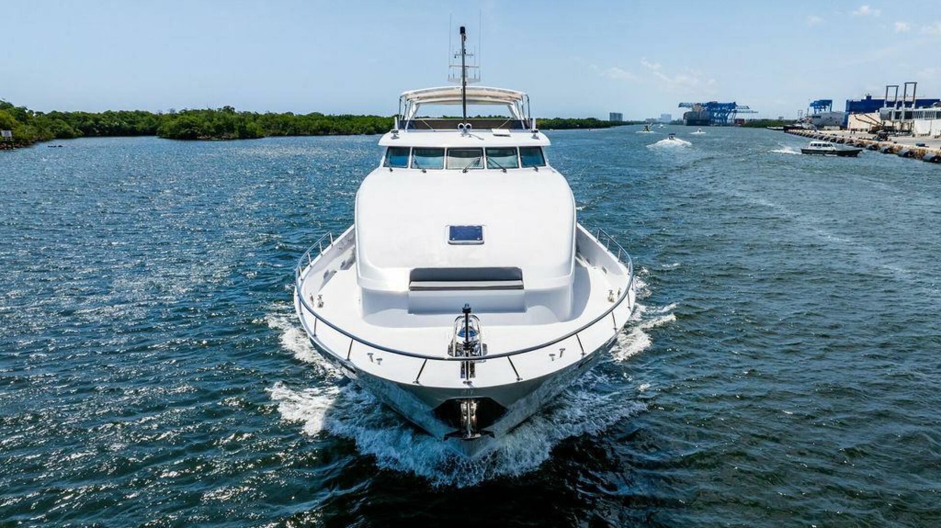 Intermarine USA 95 Exterior