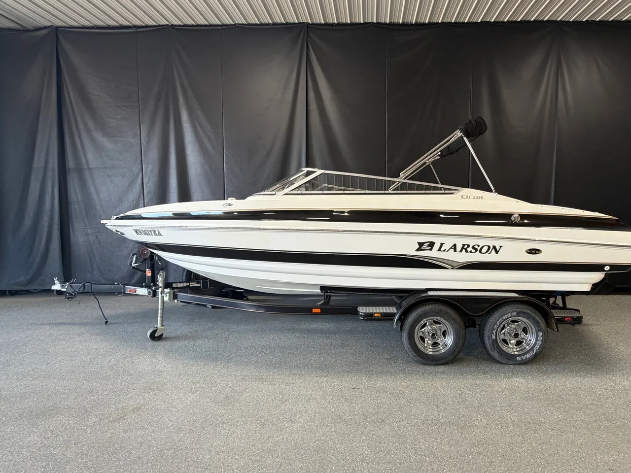 Larson LXi 228