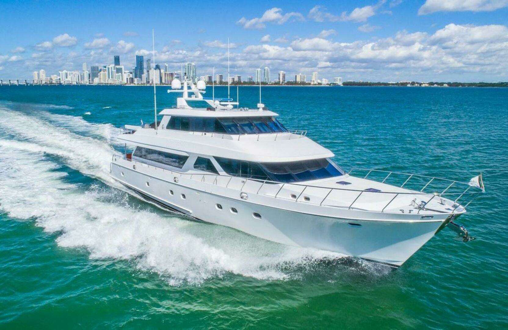 Innenbereich der Ocean Alexander 100 Skylounge Megayacht