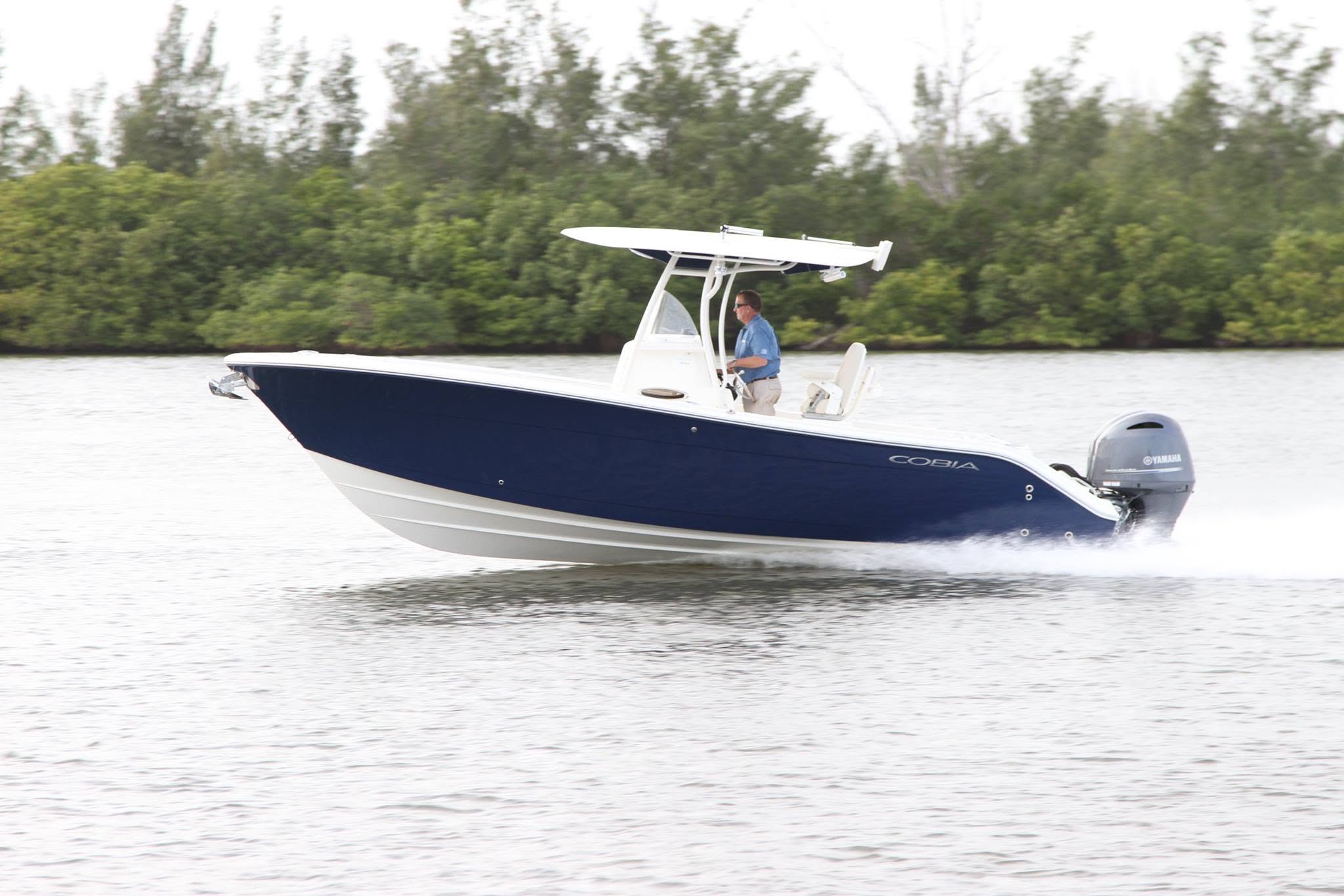 Cobia 261 Center Console