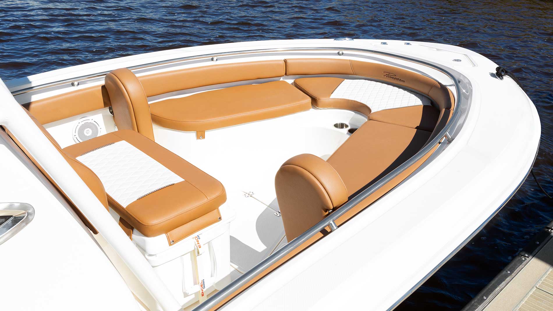 Intérieur du Pioneer Islander 222
