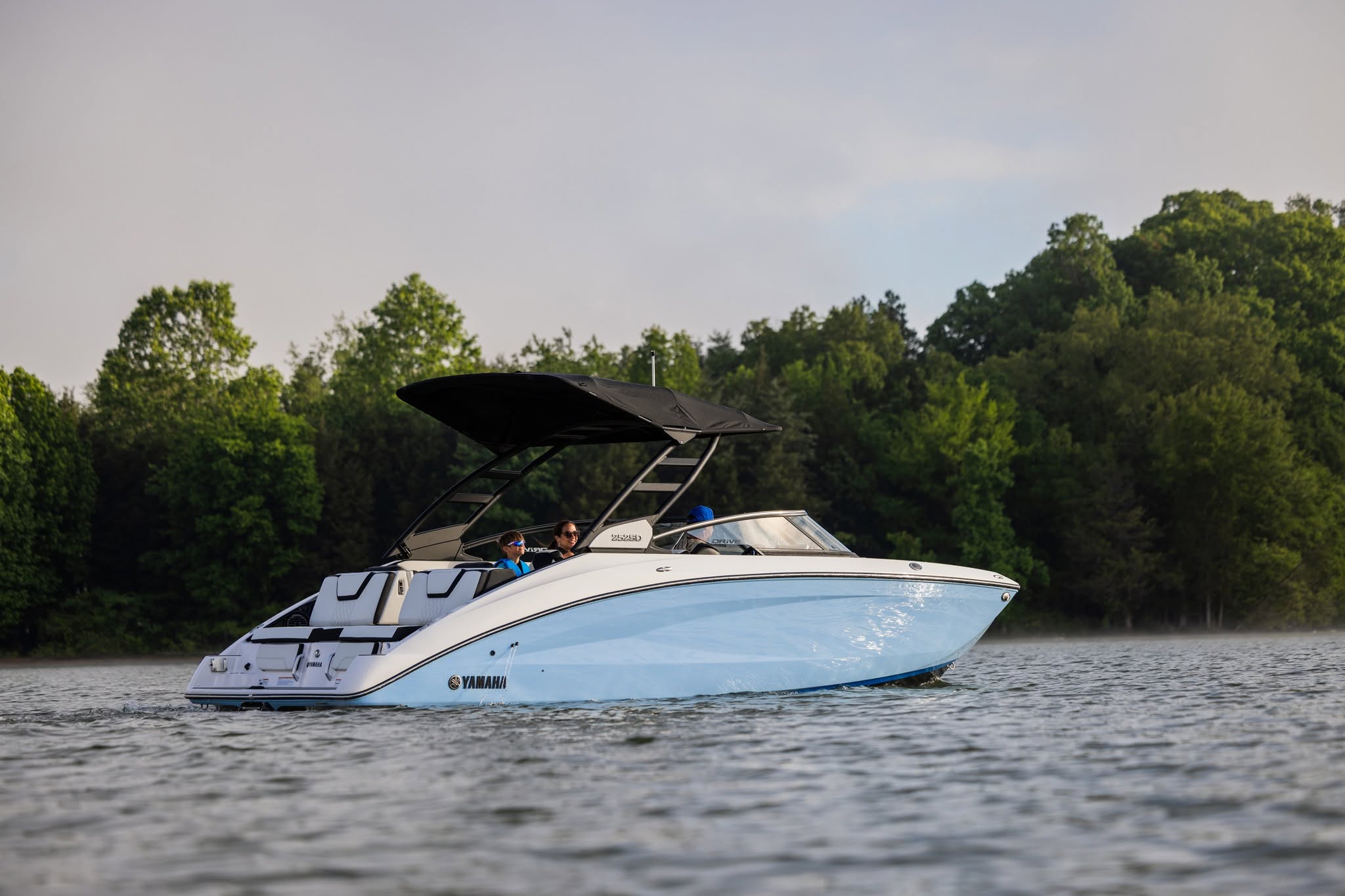 Yamaha 252SD Exterior