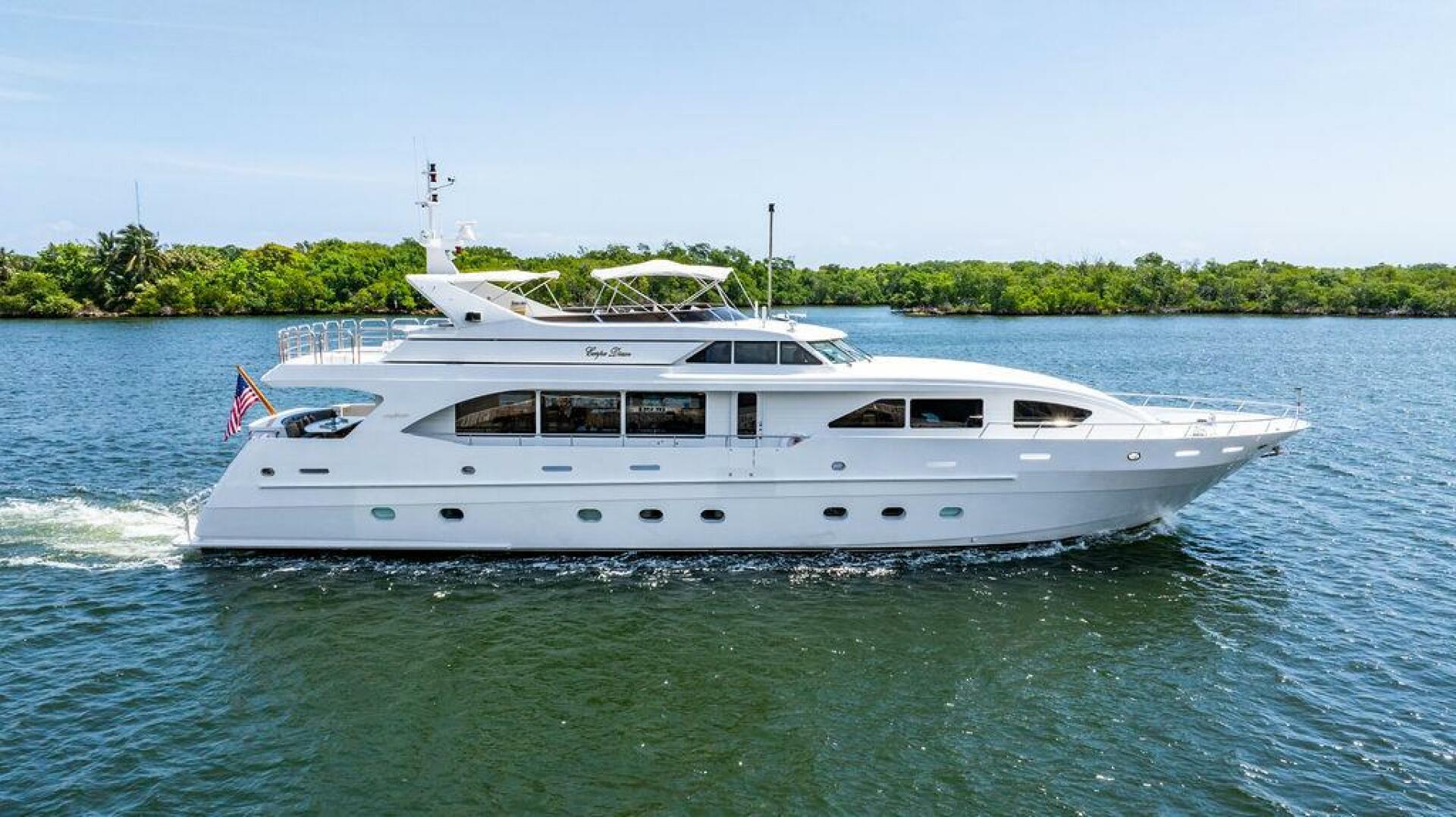 Intermarine USA 95 Exterior