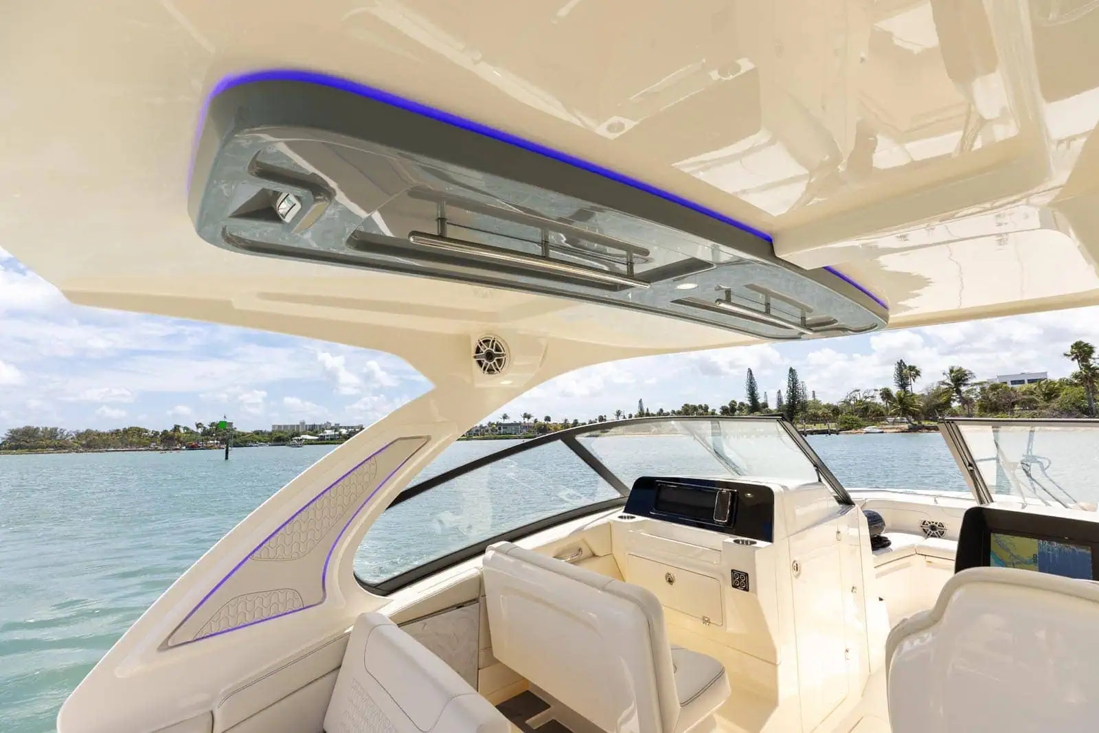 Scout Boats 288 Dorado Interior