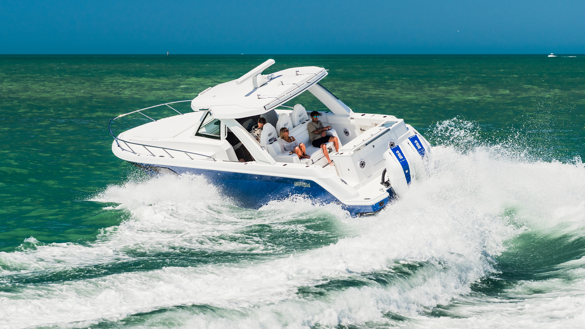 Intrepid Powerboats 35 Valor