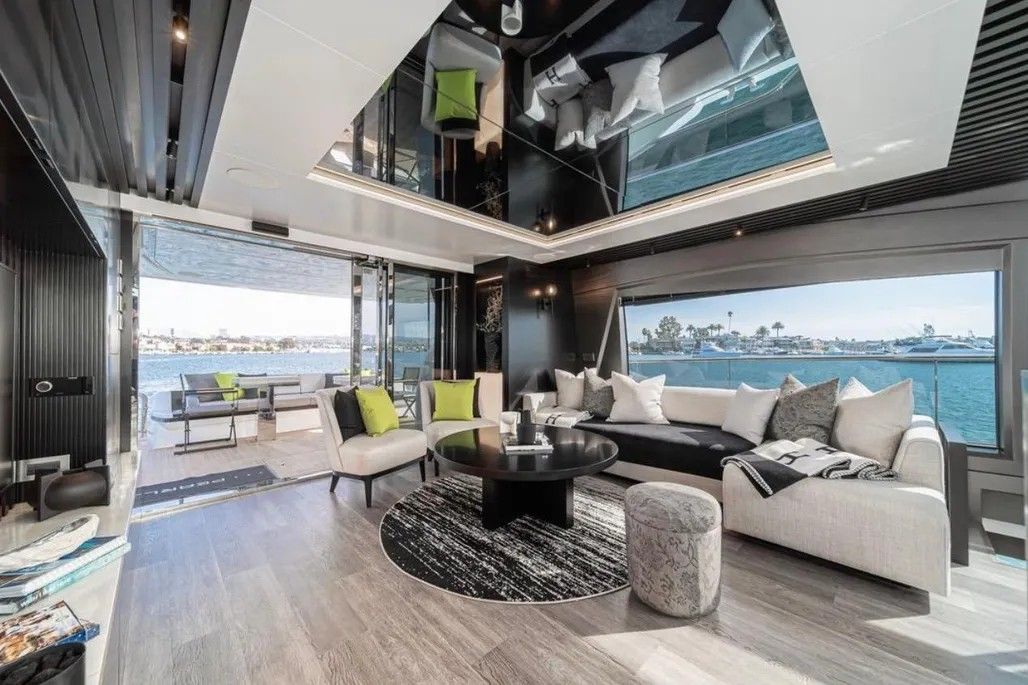 Yacht photo 1