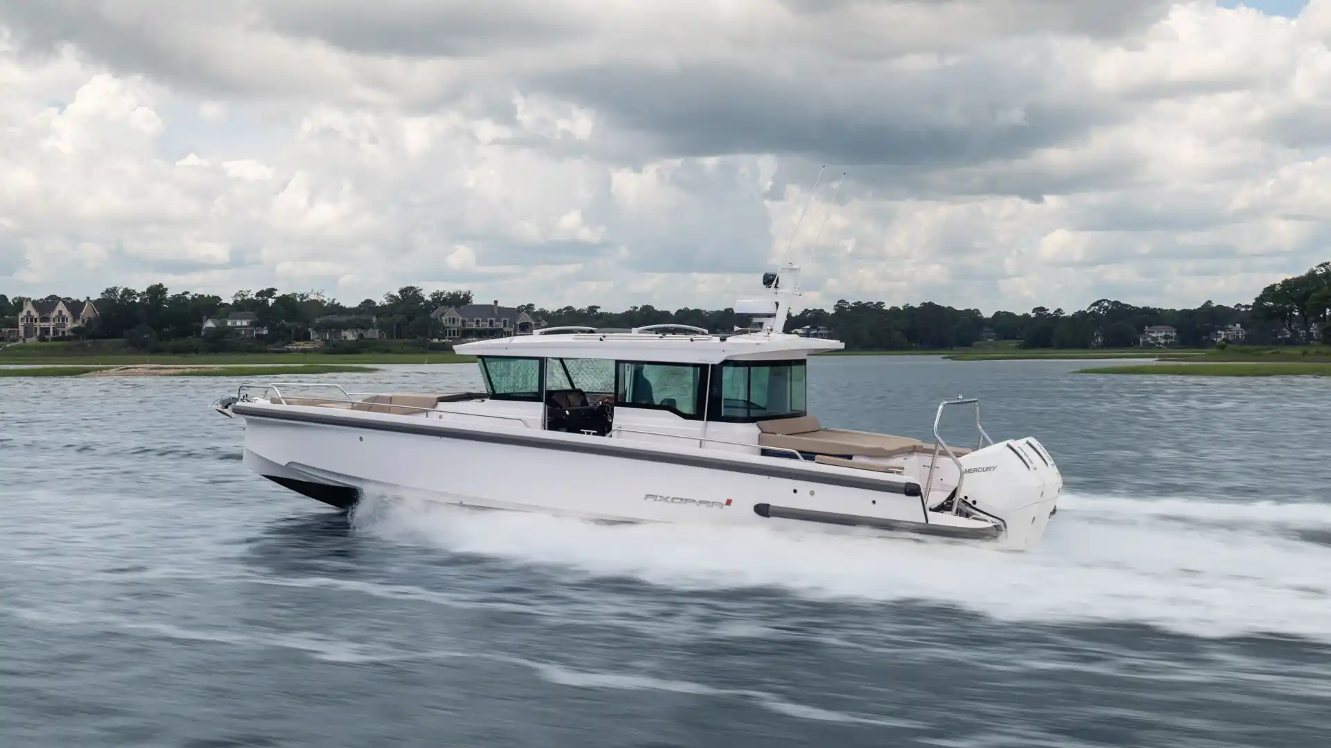 Yacht photo 1