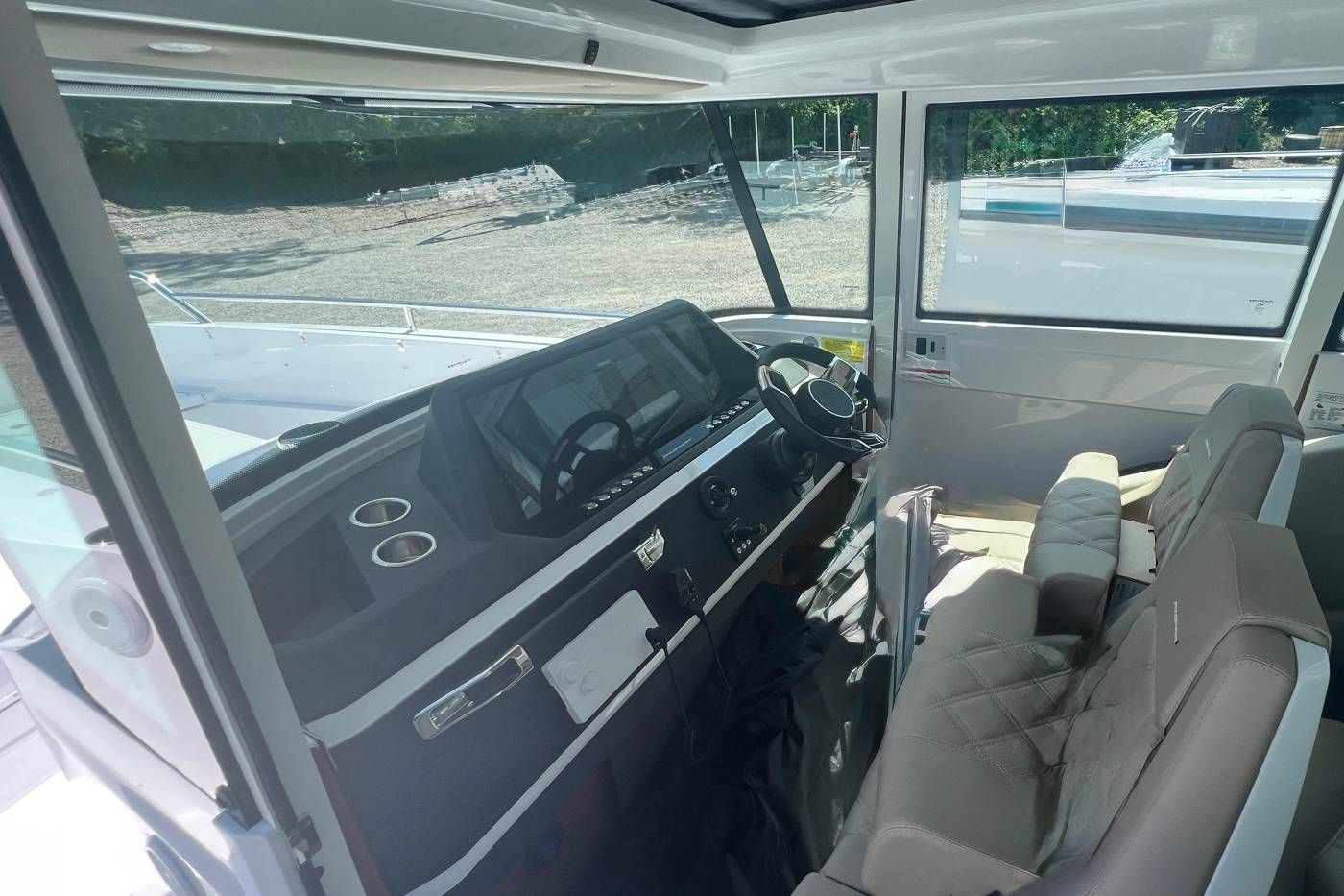 Axopar 28 Cabin