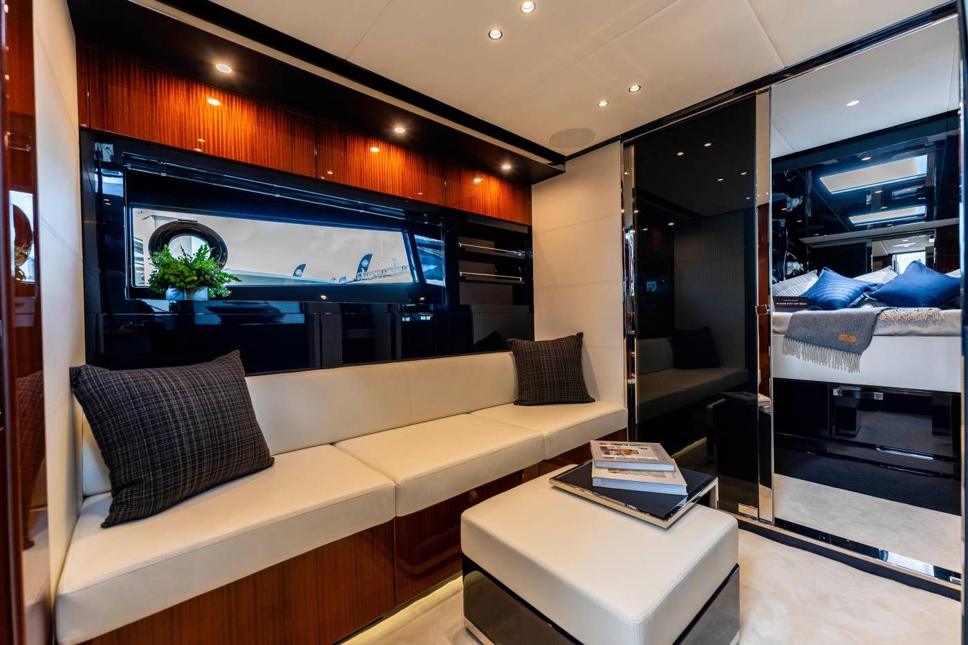Yacht photo 1