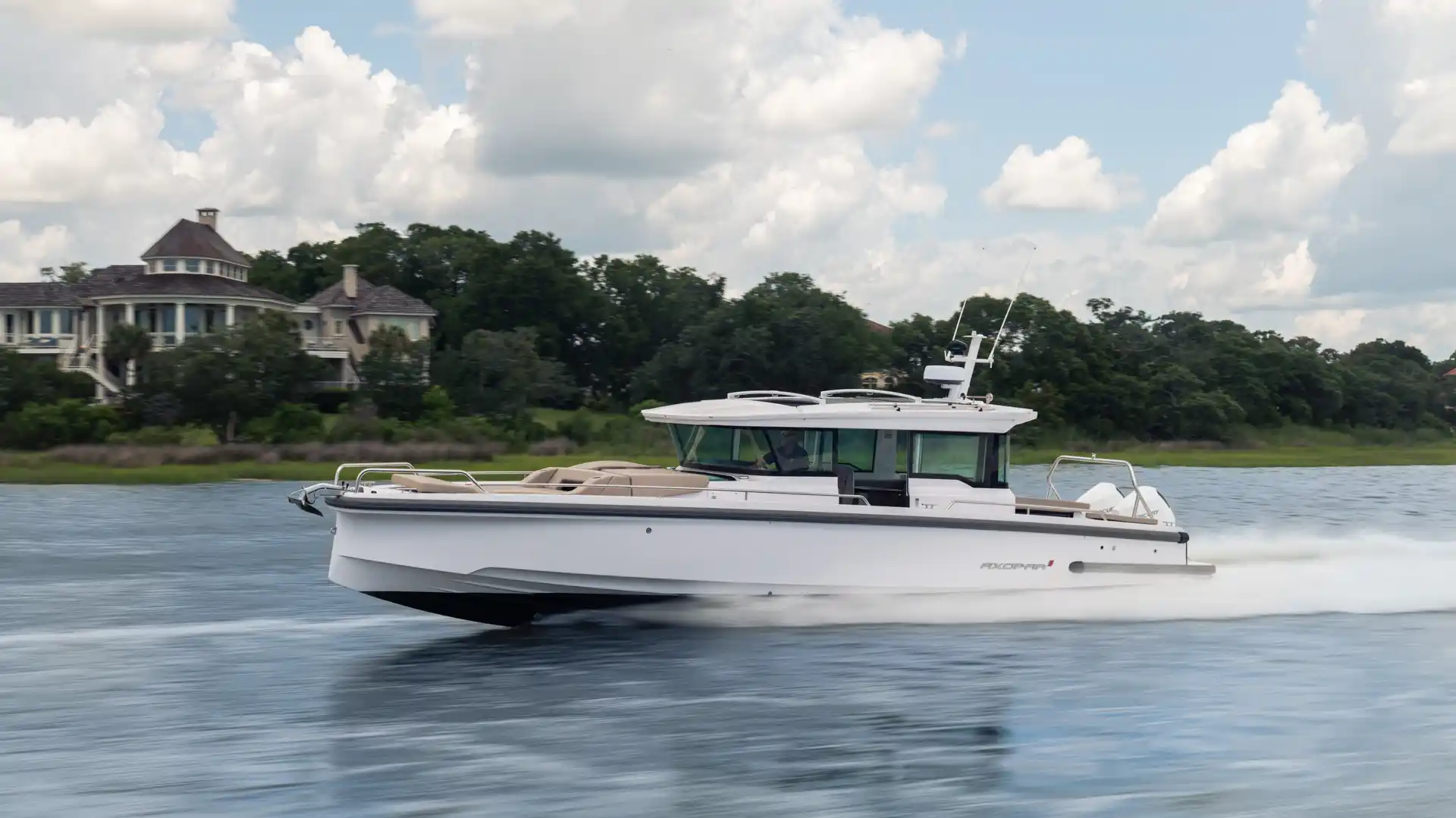 Yacht photo 4