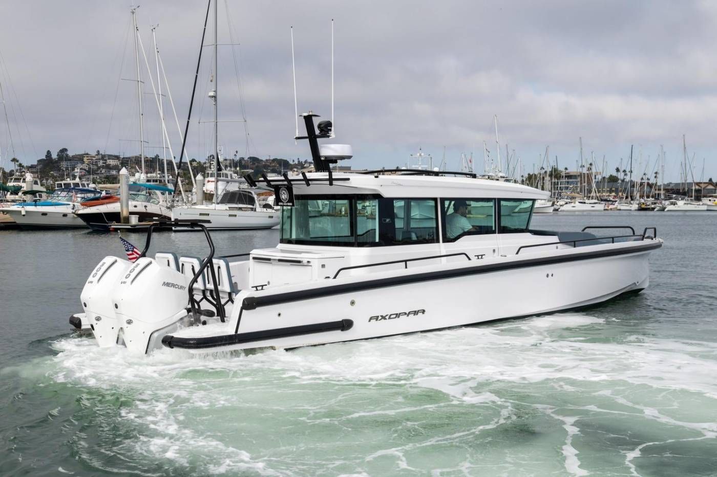 Axopar 37 XC Cross Cabin