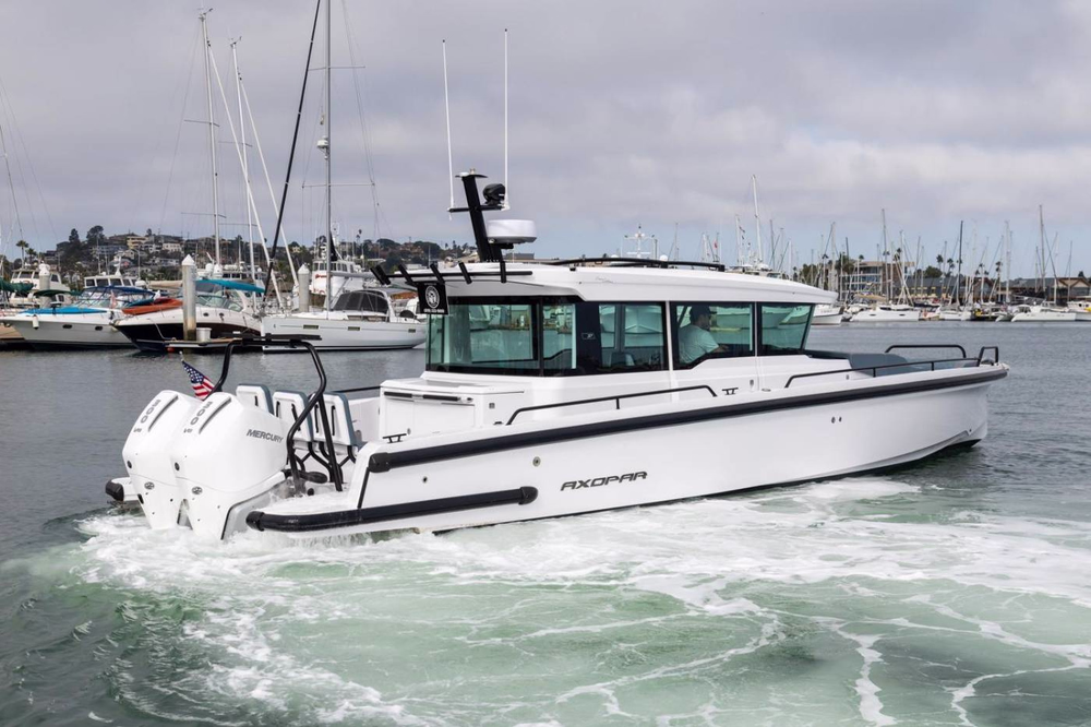 Axopar 37 XC Cross Cabin
