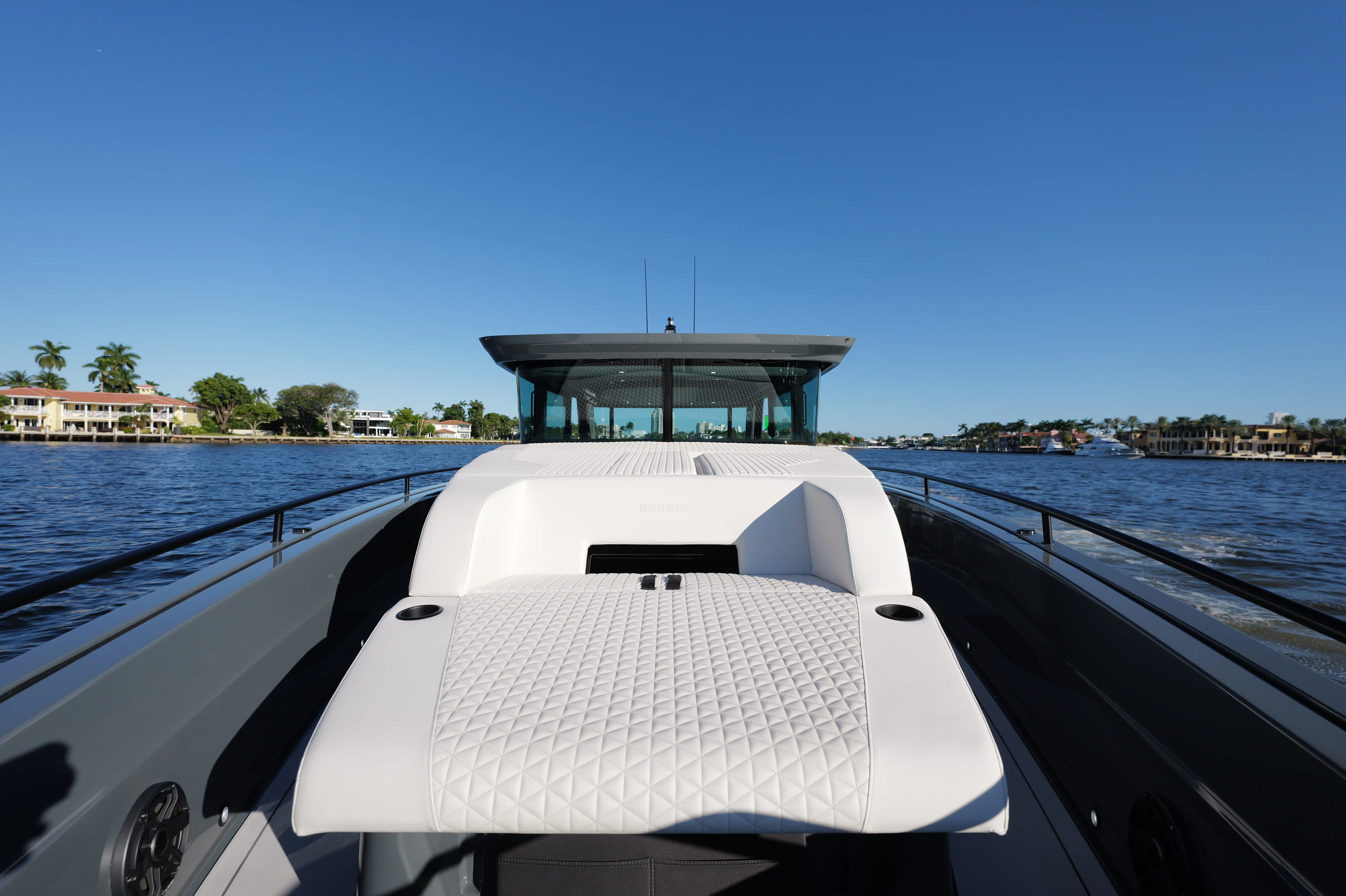 Yacht photo 2