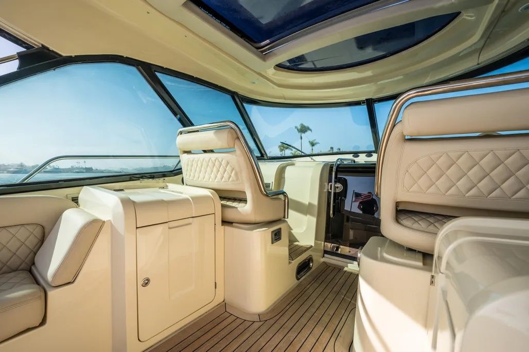 Yacht photo 2