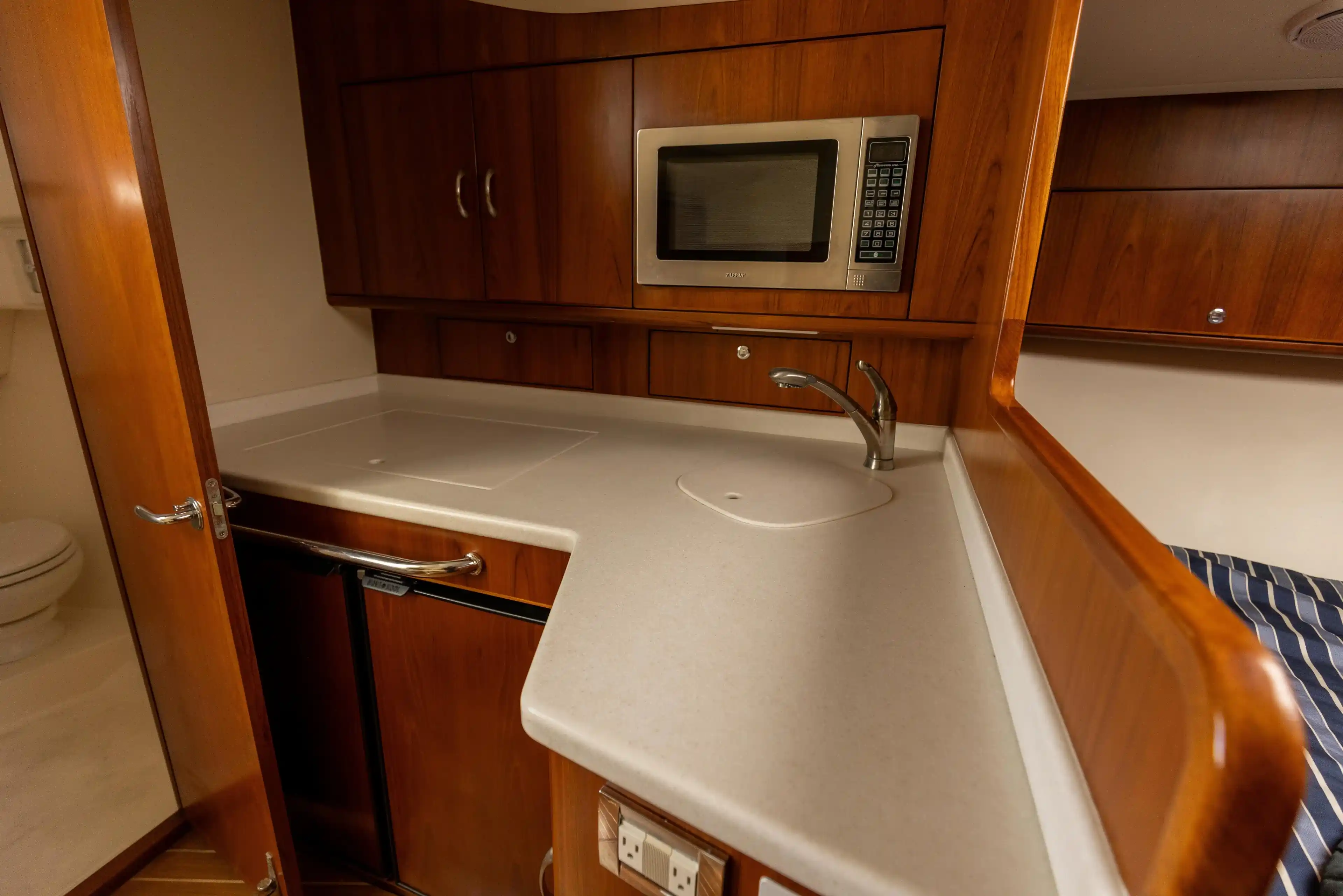 Yacht photo 4