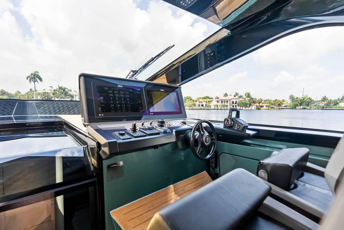 Yacht photo 2