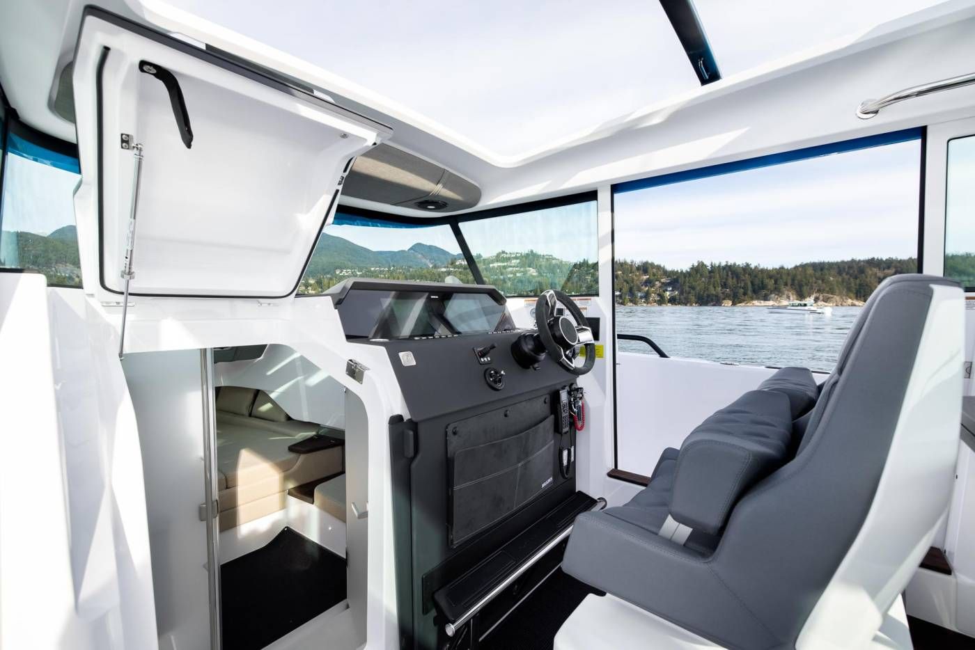 Yacht photo 2