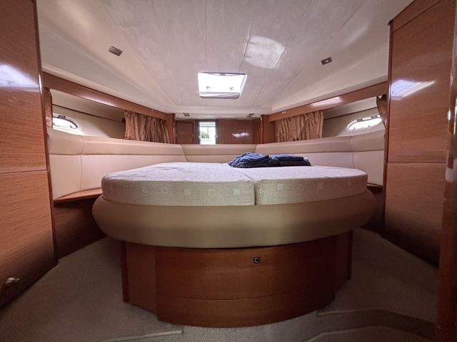 Version with 2 cabins and 1 bathroom