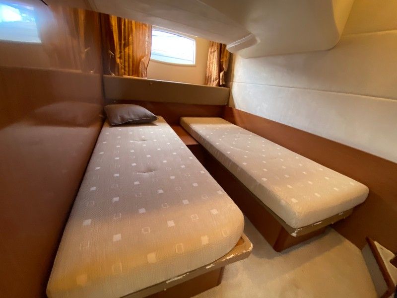 Version with 2 cabins and 1 bathroom