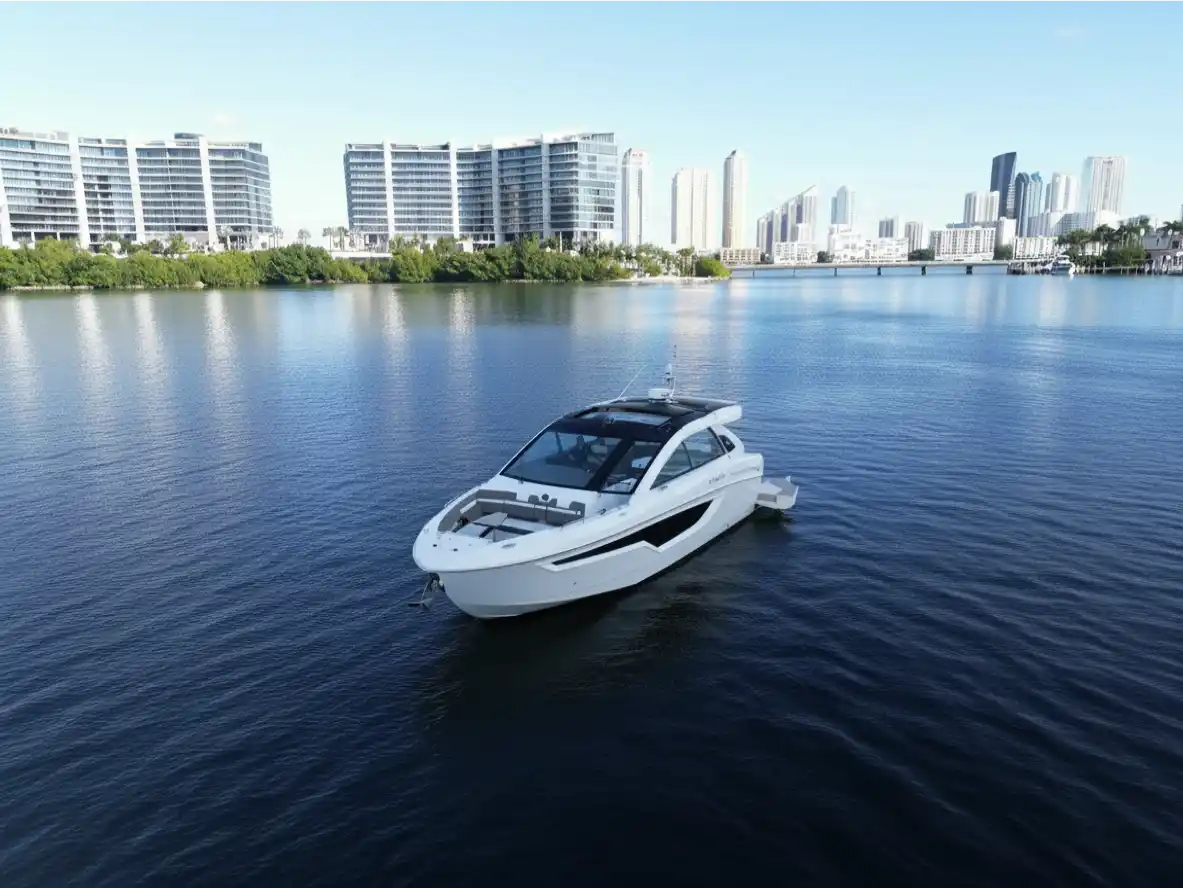 2021 Cruisers Yachts 42 GLS OB 43ft