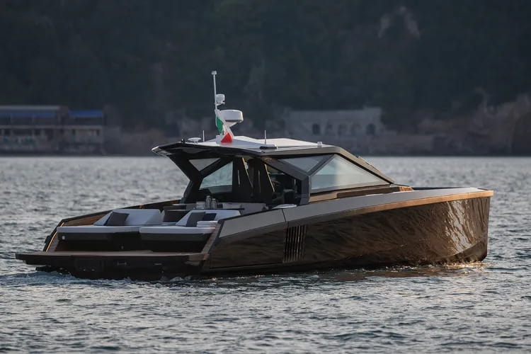 Yacht photo 1