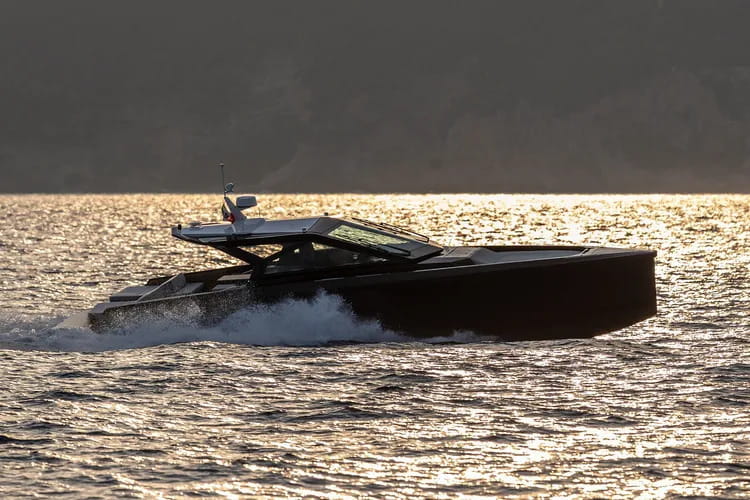 Yacht photo 2