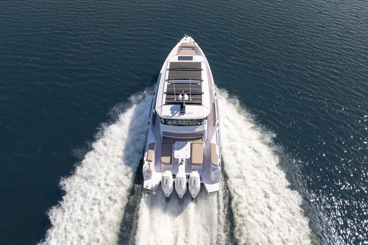 Yacht photo 2
