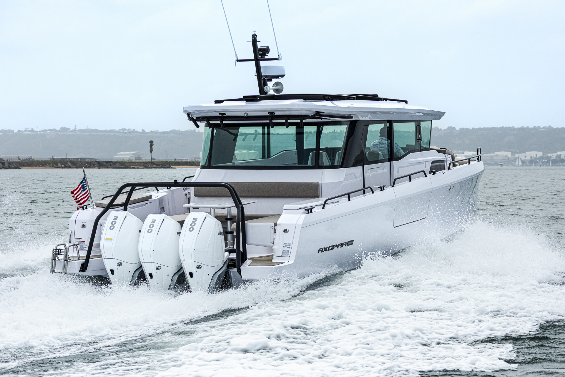 Yacht photo 2